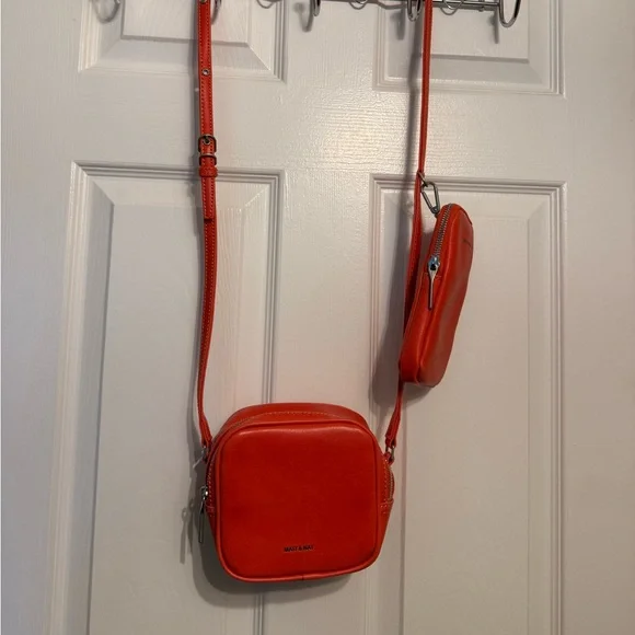 Matt & Nat Swae Vegan Crossbody Bag - Vintage Collection - Picture 4 of 10